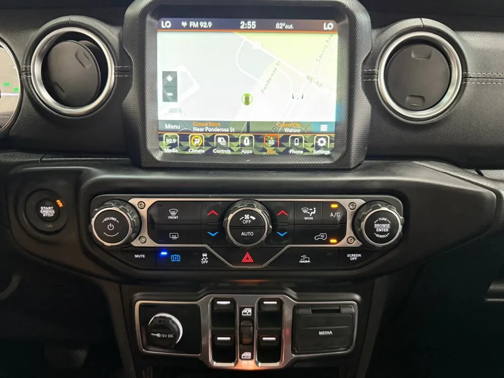Jeep Wrangler photo 22