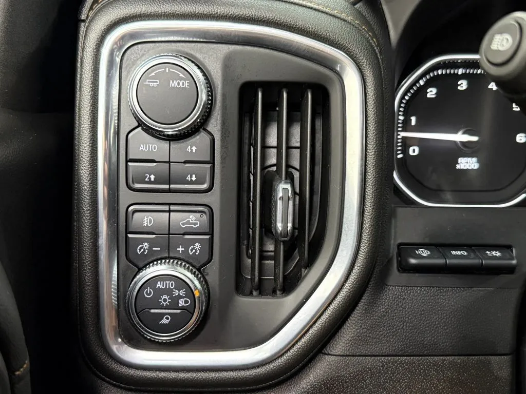 GMC Sierra photo 36