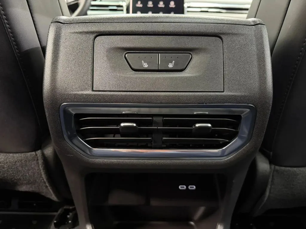 GMC Sierra photo 18