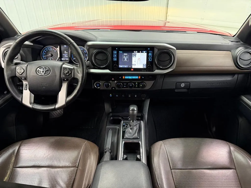 Toyota Tacoma photo 13