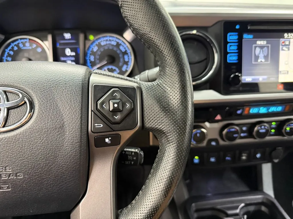 Toyota Tacoma photo 29