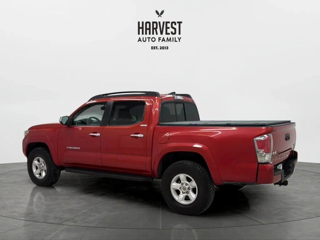 Toyota Tacoma photo 3