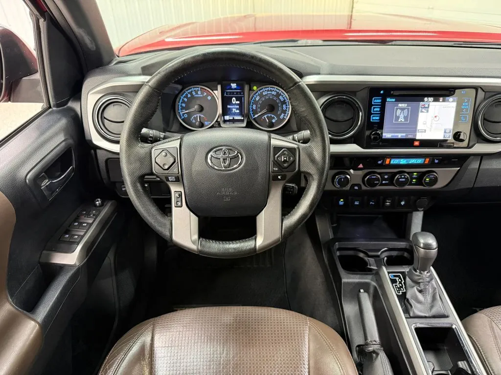 Toyota Tacoma photo 18