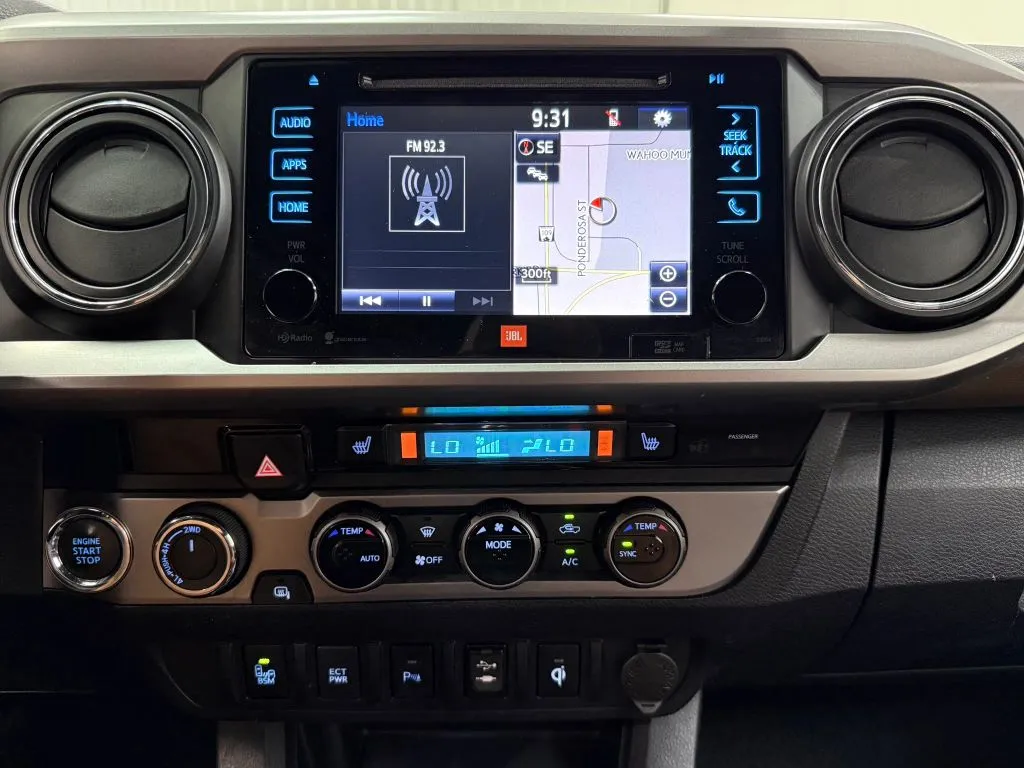 Toyota Tacoma photo 21