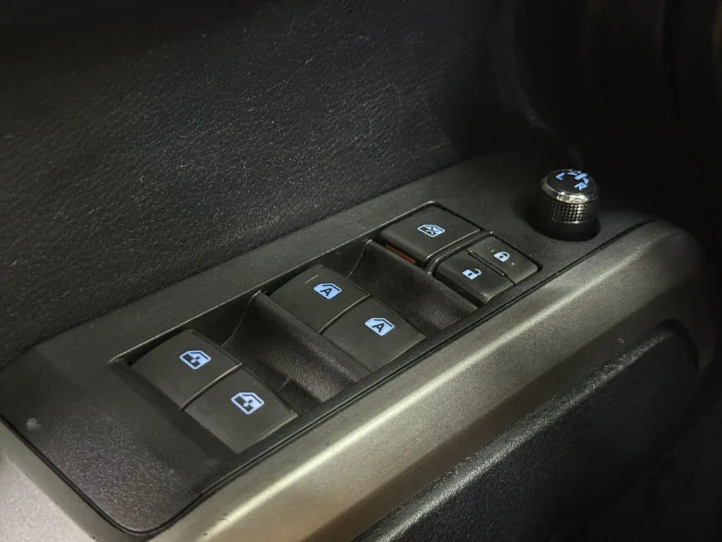 Toyota Tacoma photo 25