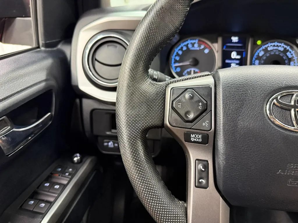 Toyota Tacoma photo 28