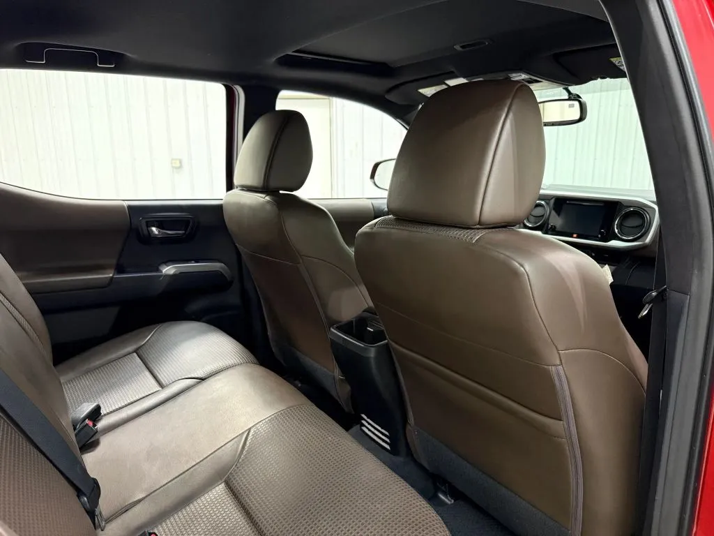 Toyota Tacoma photo 17