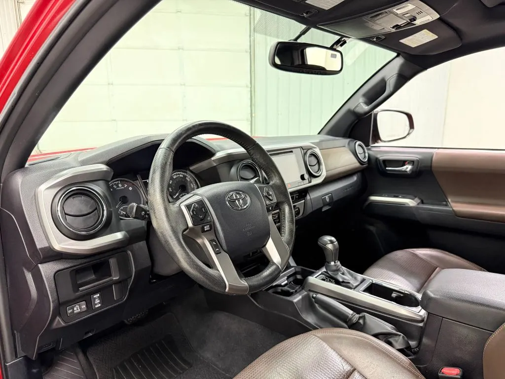 Toyota Tacoma photo 12