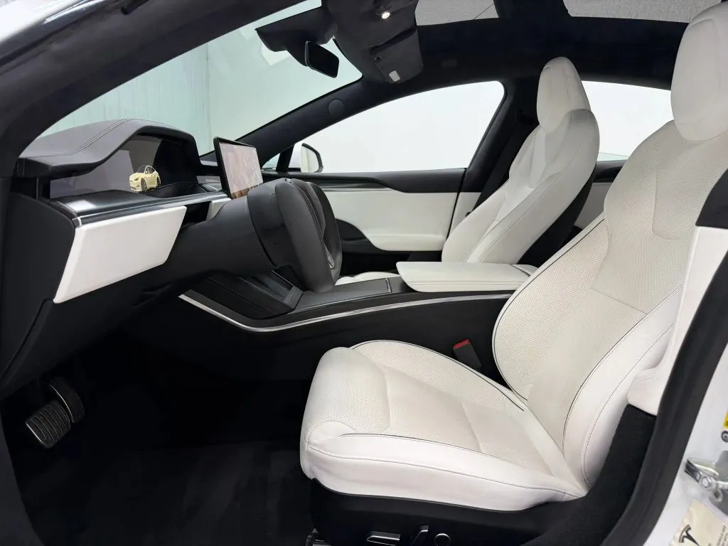 Tesla Model S photo 15