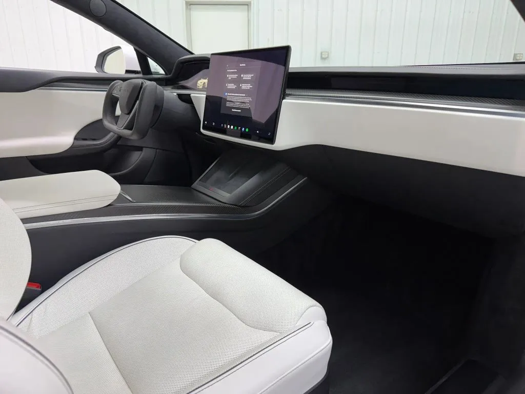 Tesla Model S photo 14