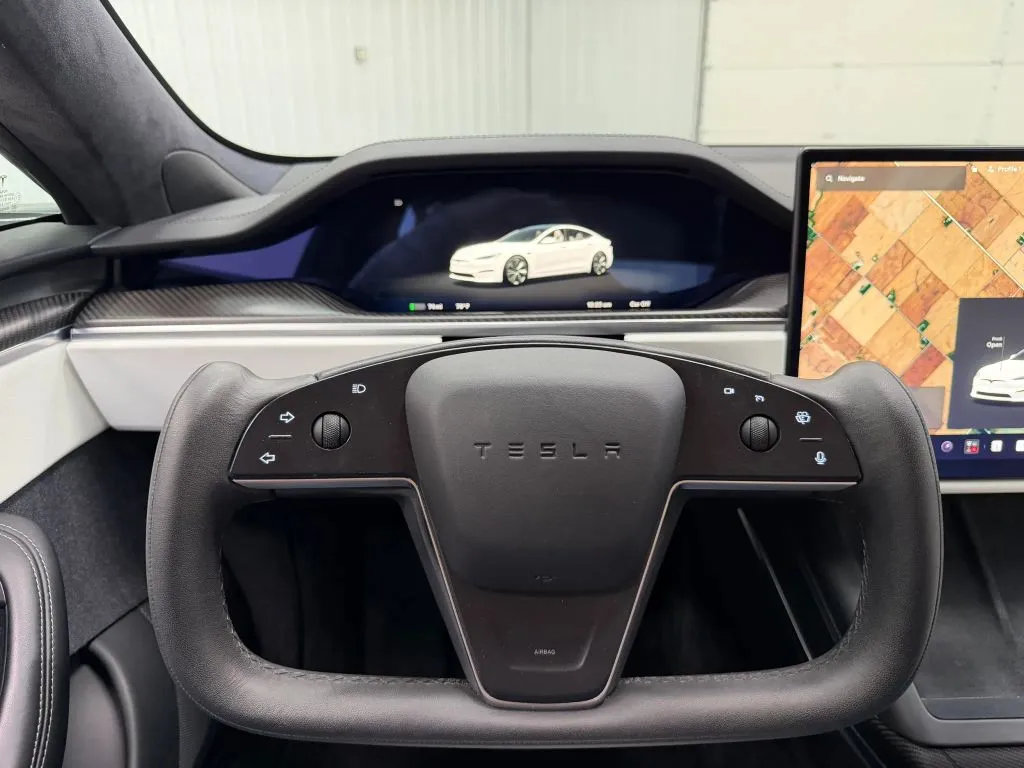 Tesla Model S photo 22