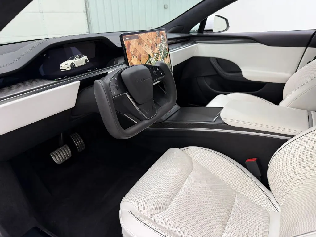 Tesla Model S photo 12