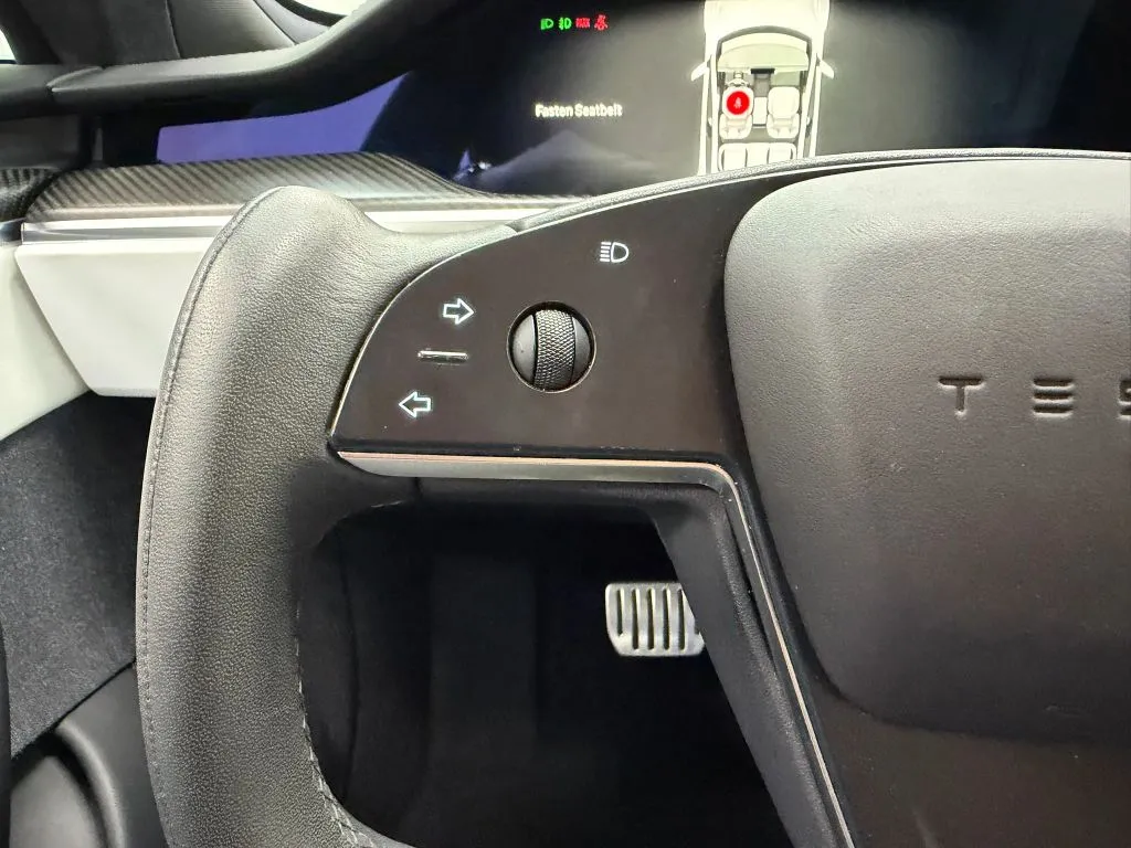 Tesla Model S photo 29