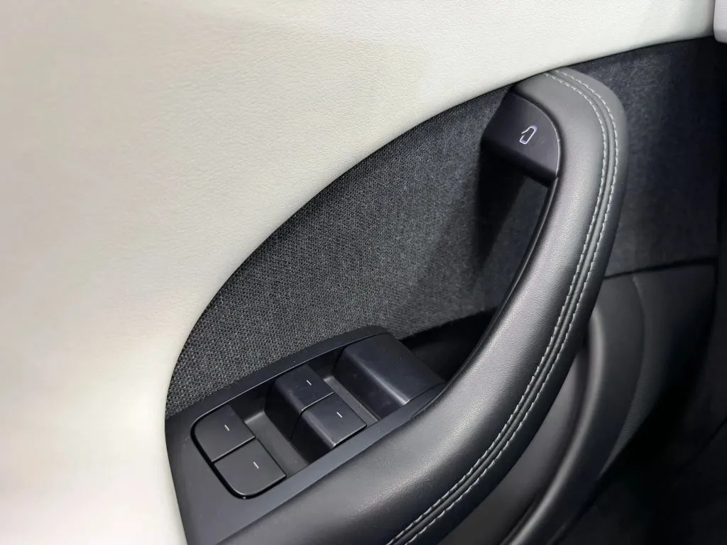 Tesla Model S photo 28