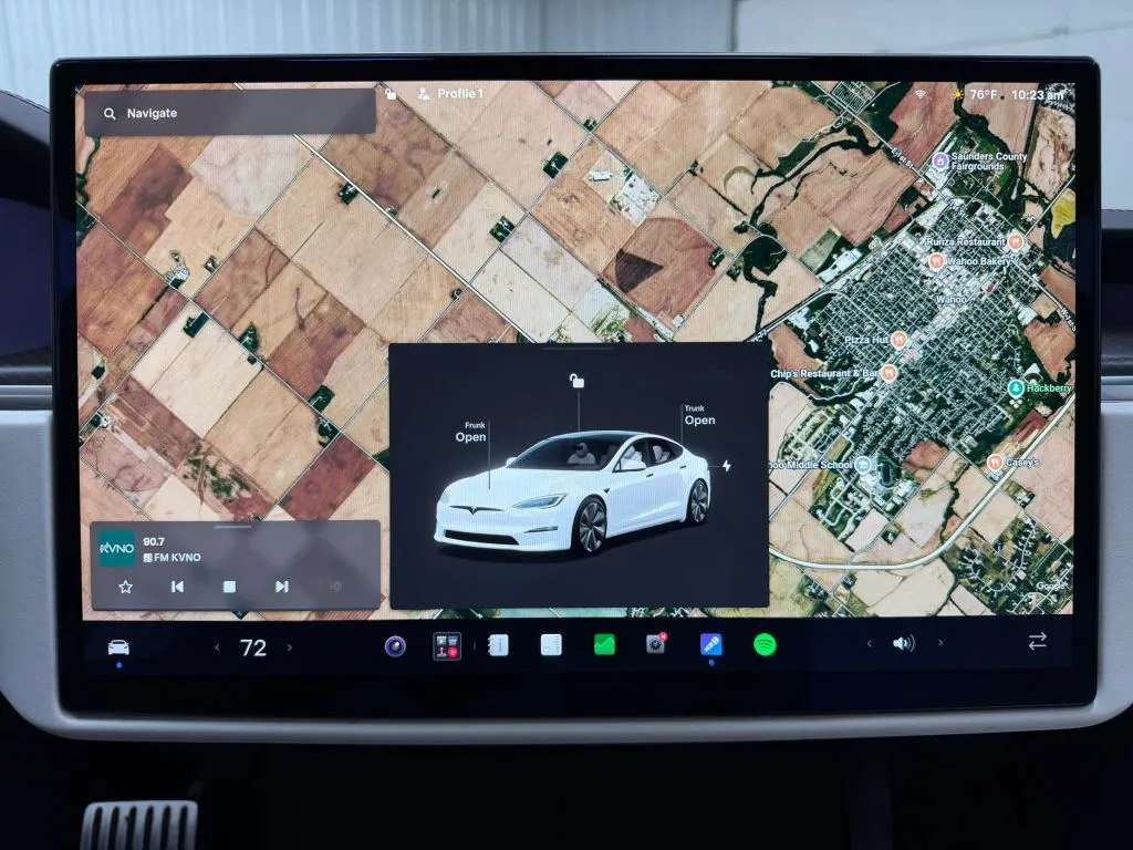 Tesla Model S photo 24