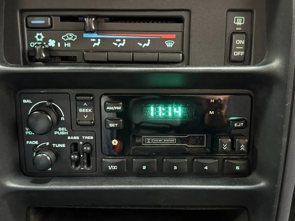 Chrysler LeBaron photo 31