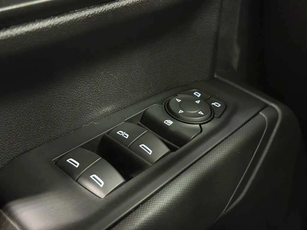 Chevrolet Silverado photo 25