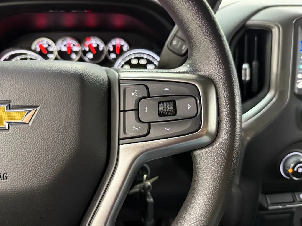 Chevrolet Silverado photo 29
