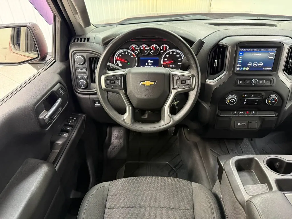 Chevrolet Silverado photo 18