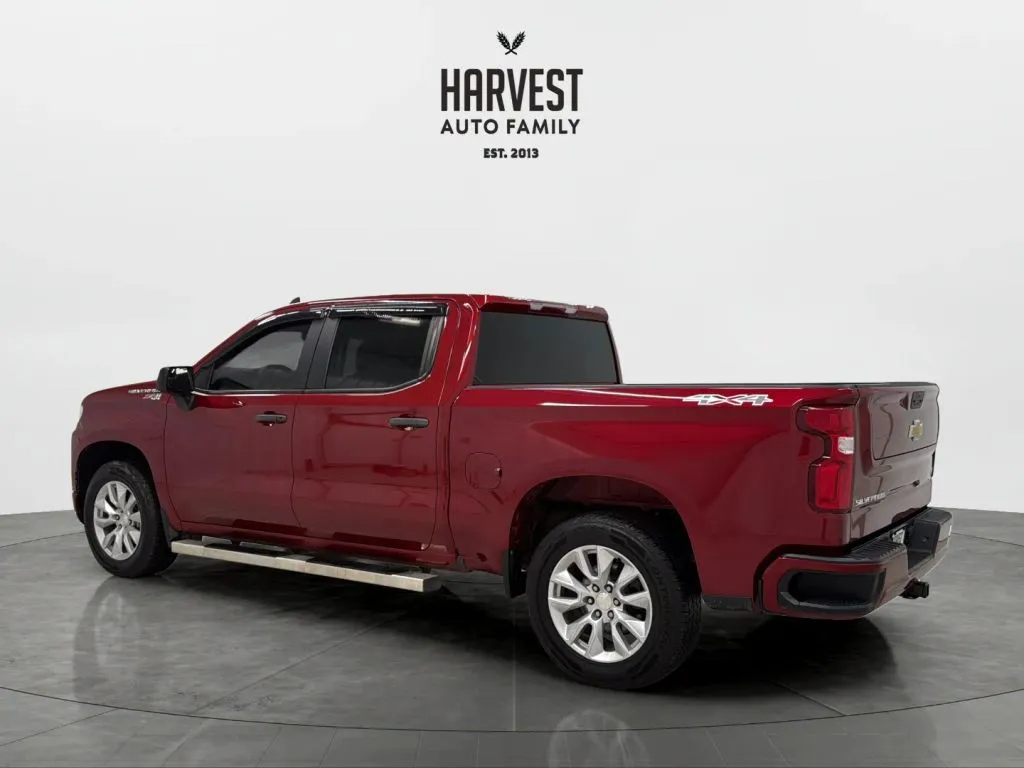 Chevrolet Silverado photo 3