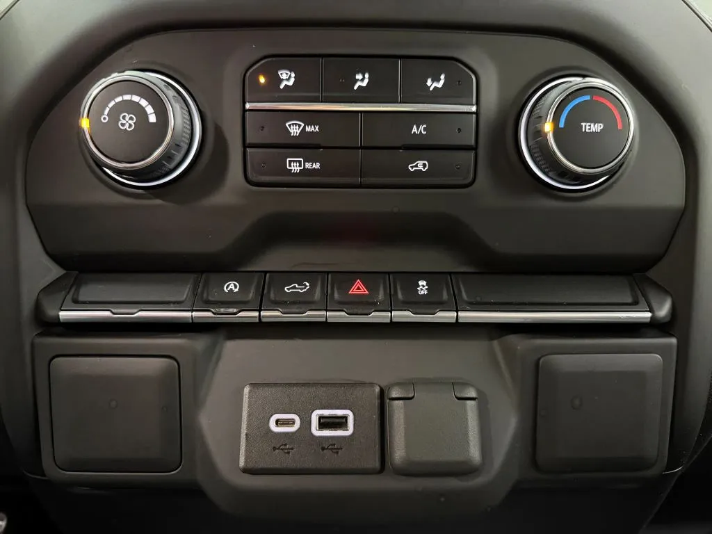 Chevrolet Silverado photo 22