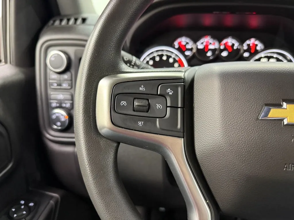 Chevrolet Silverado photo 28