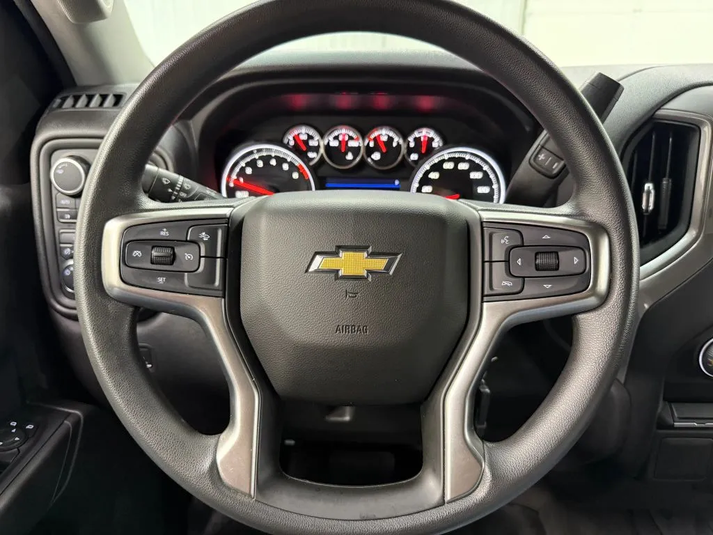 Chevrolet Silverado photo 19