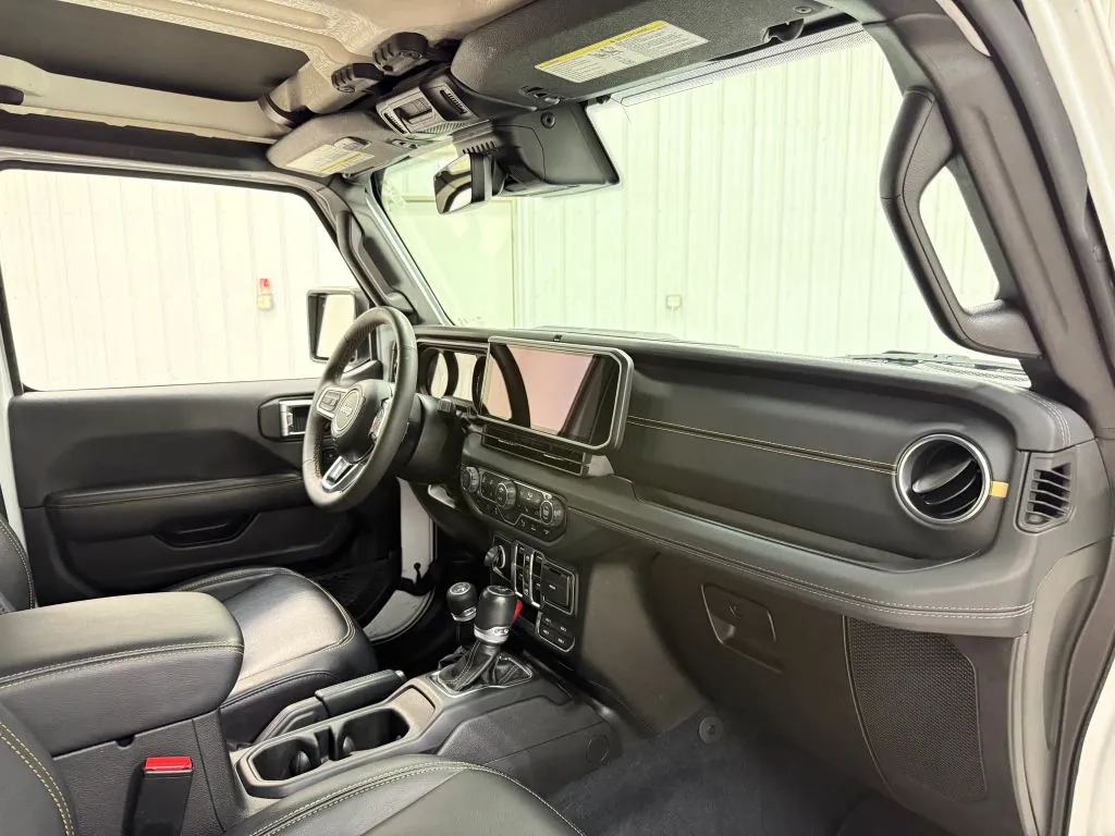 Jeep Wrangler photo 14