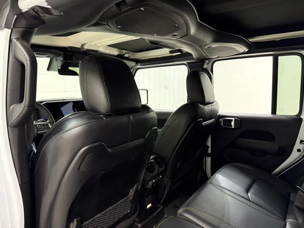 Jeep Wrangler photo 16