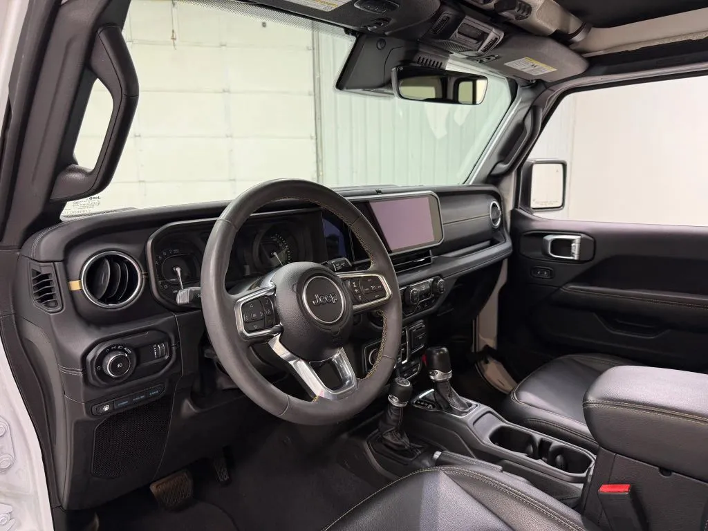 Jeep Wrangler photo 12