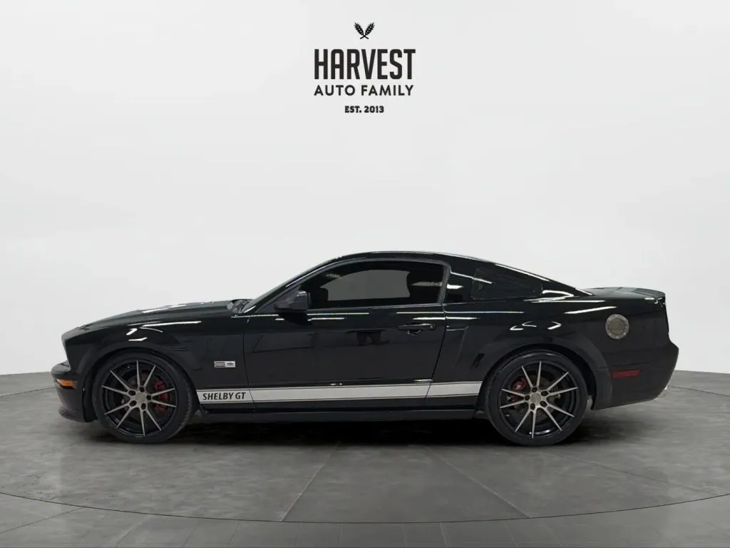 Ford Mustang photo 2