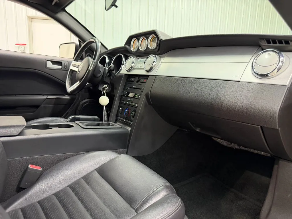 Ford Mustang photo 16