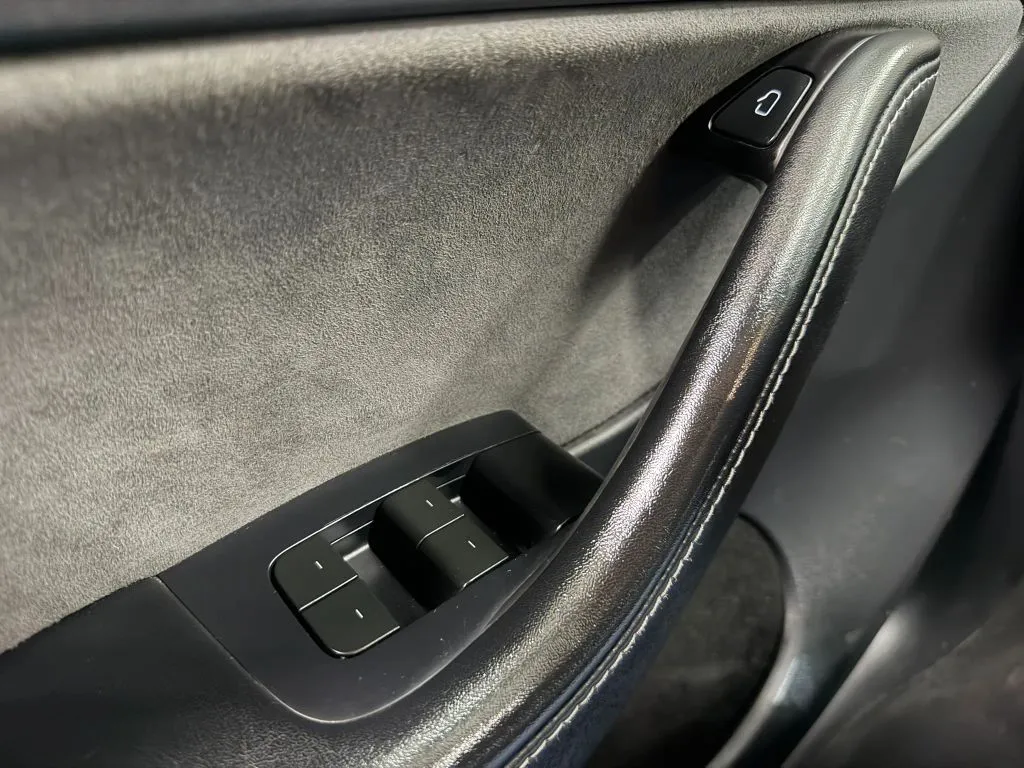 Tesla Model Y photo 25