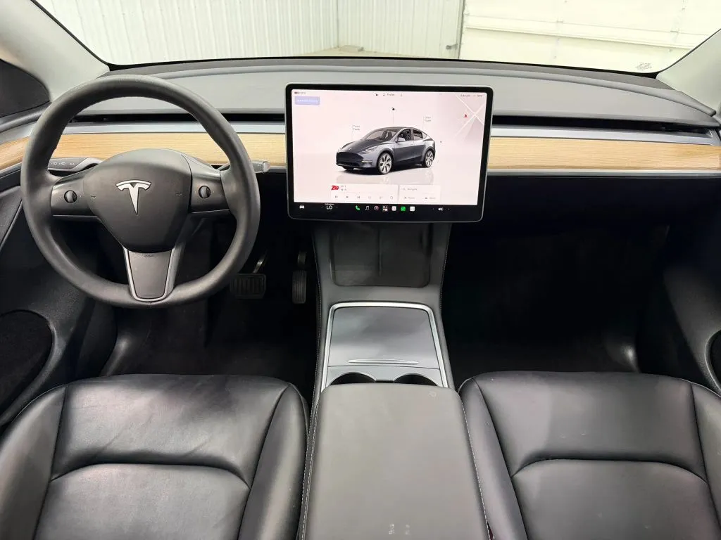 Tesla Model Y photo 13