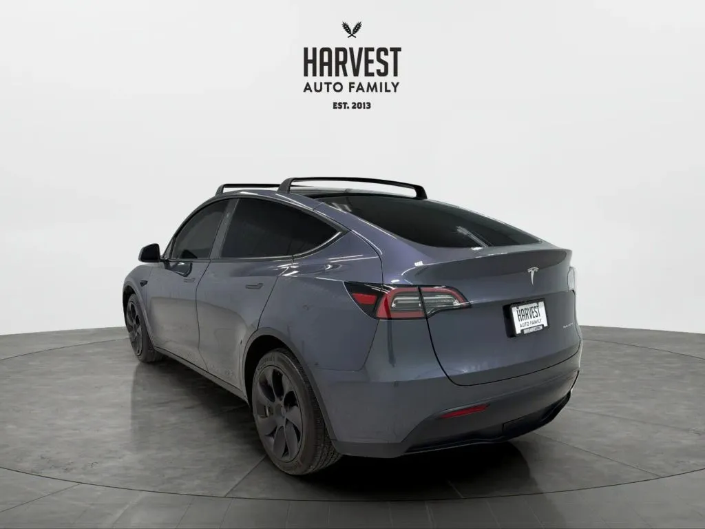 Tesla Model Y photo 4