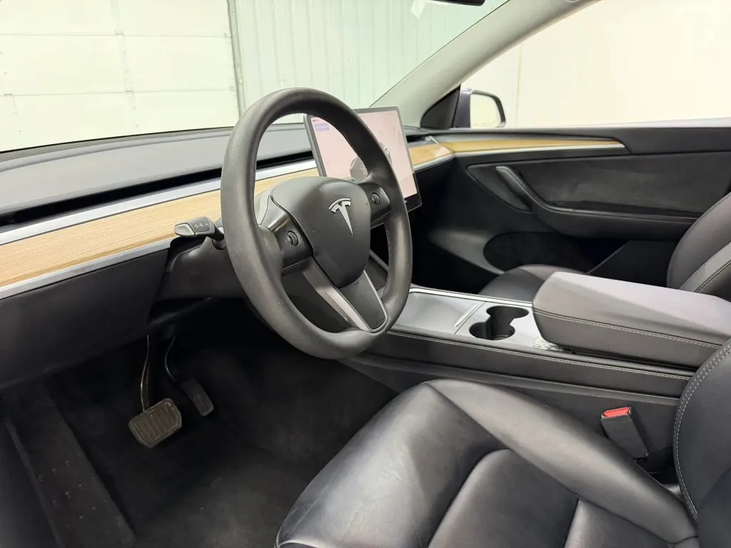 Tesla Model Y photo 12