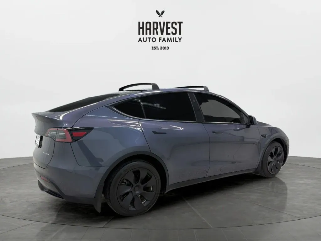 Tesla Model Y photo 7