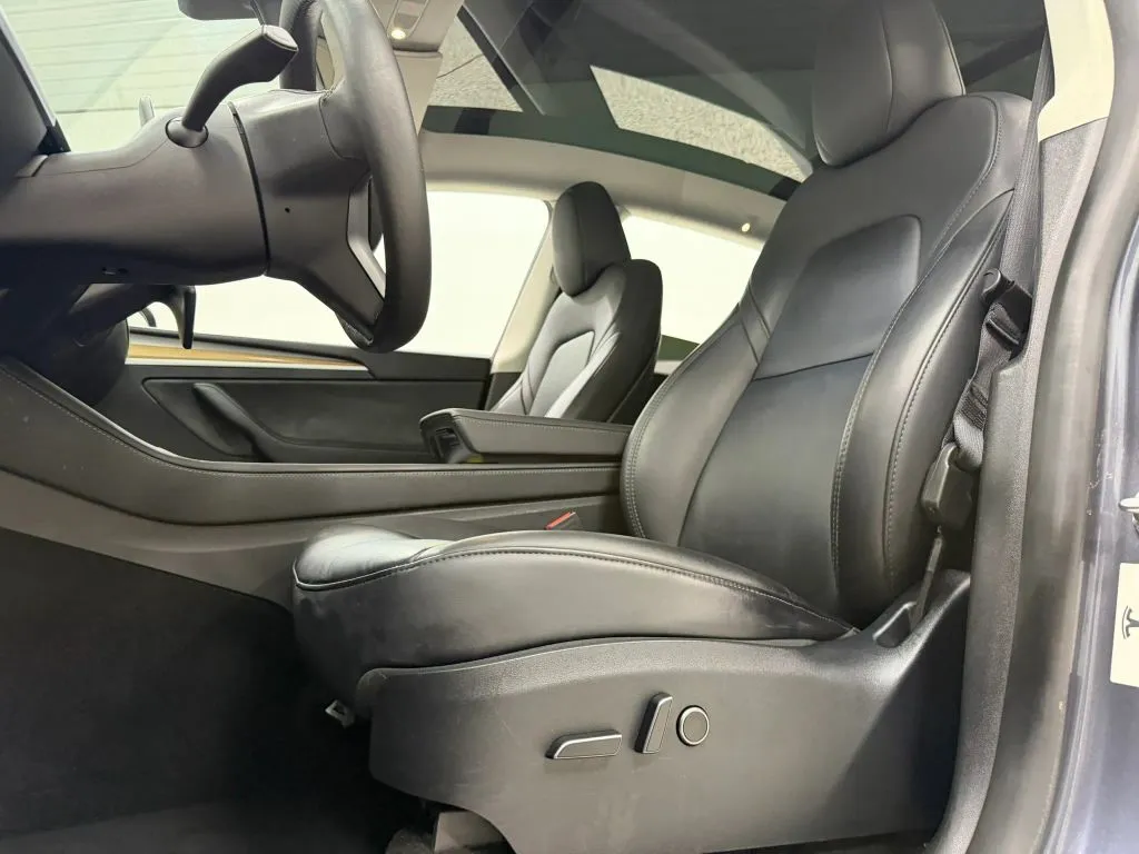 Tesla Model Y photo 15