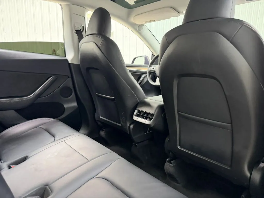Tesla Model Y photo 18