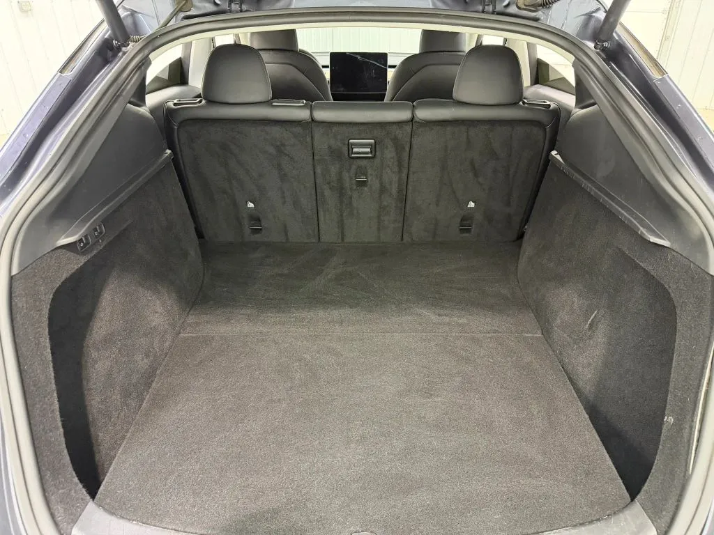 Tesla Model Y photo 17
