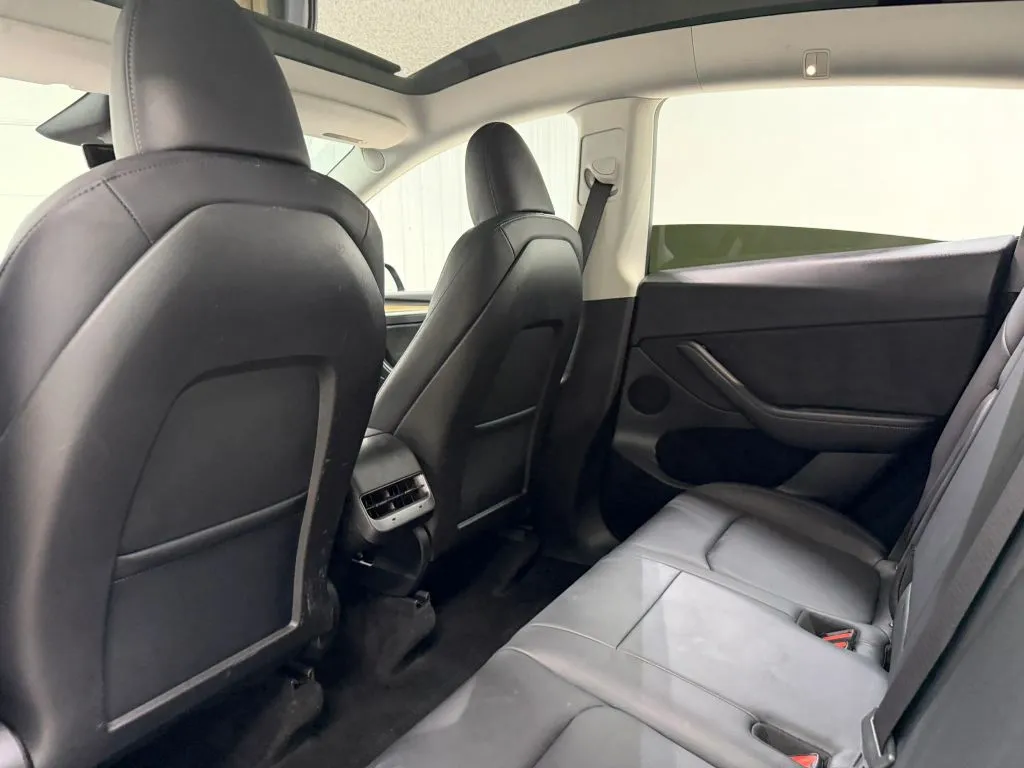 Tesla Model Y photo 16