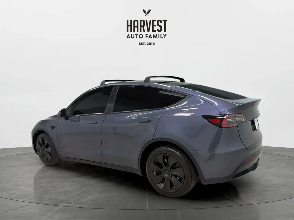 Tesla Model Y photo 3
