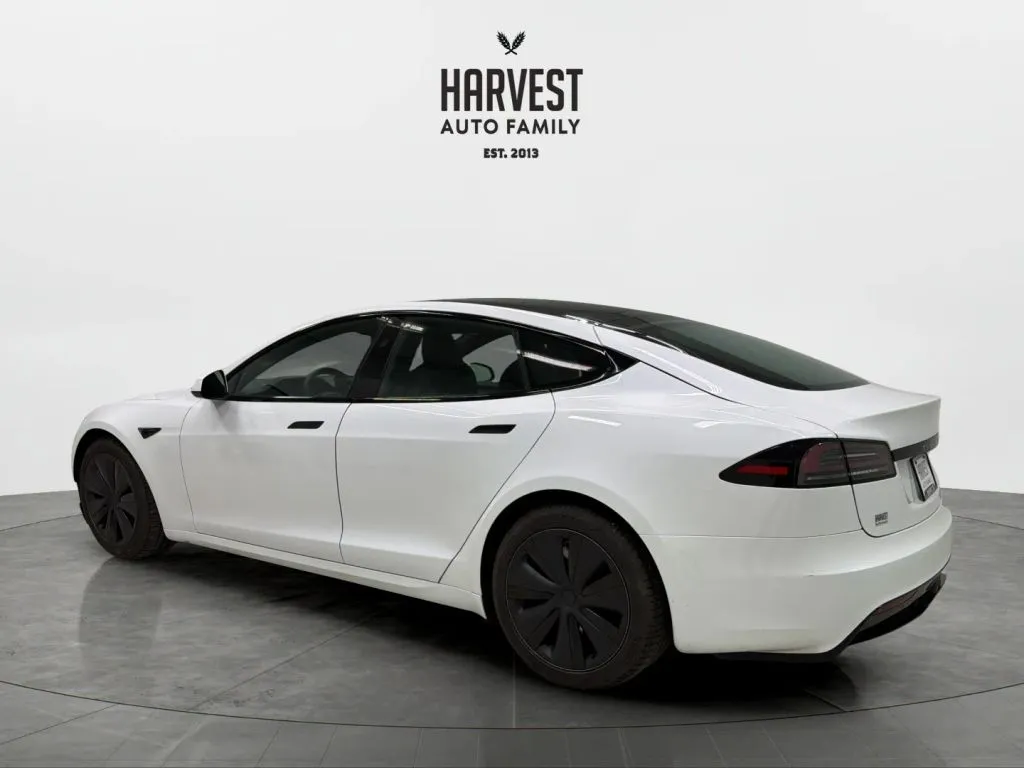 Tesla Model S photo 3