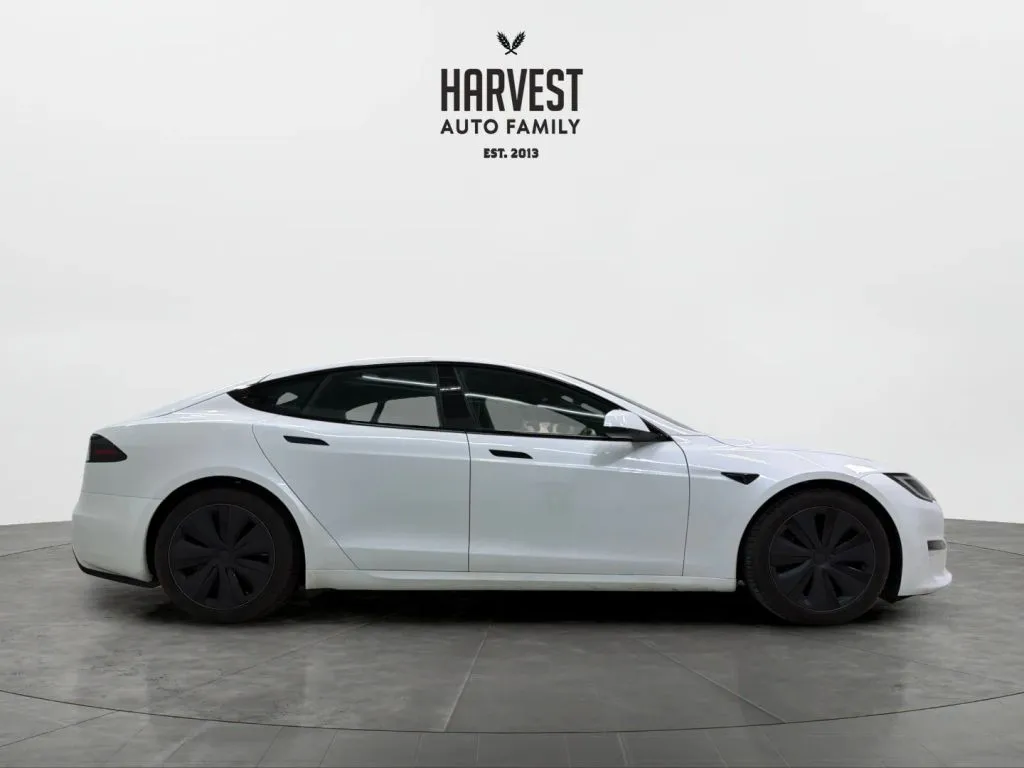 Tesla Model S photo 8
