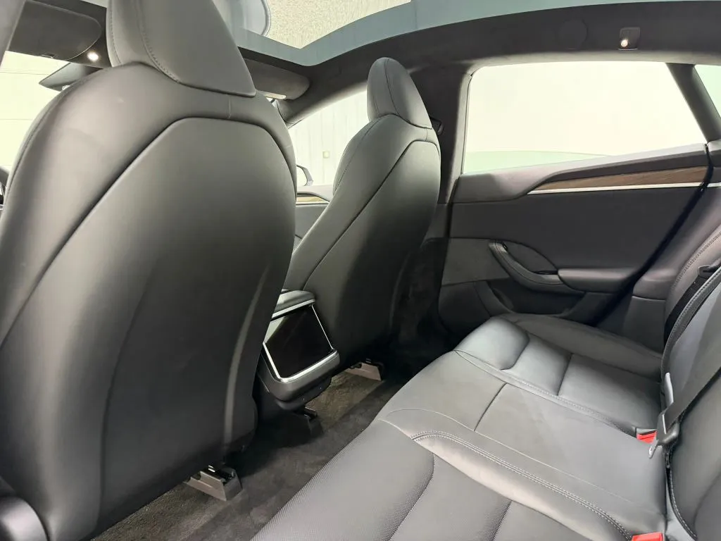 Tesla Model S photo 16