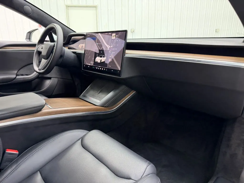 Tesla Model S photo 14