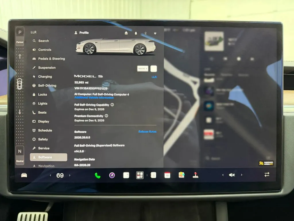 Tesla Model S photo 22