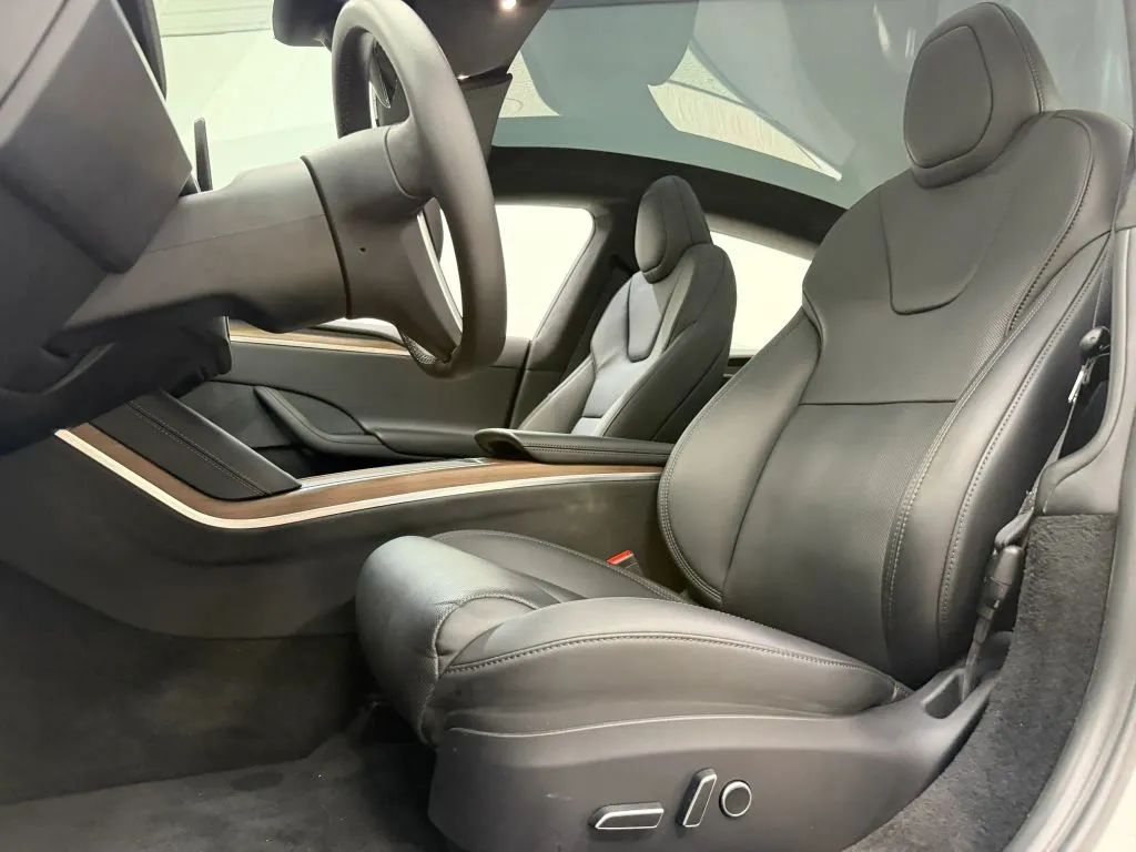 Tesla Model S photo 15