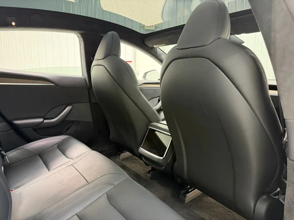 Tesla Model S photo 17