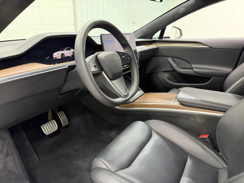 Tesla Model S photo 12